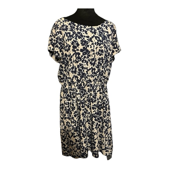GAP Dresses & Skirts - Gap Short Sleeve Abstract Floral Dress Like New- Final markdown